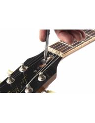 Usando el Kit Herramientas Universal para Ajuste Alma Guitarra Musicnomad Mn235