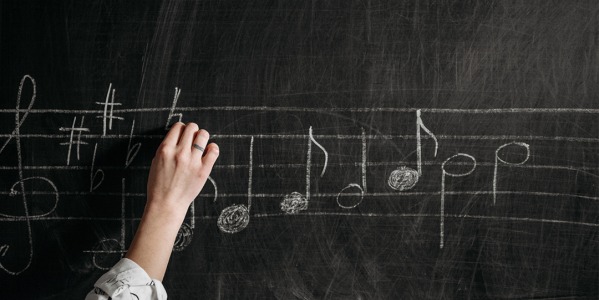 Los instrumentos que no pueden faltar en tu aula de música