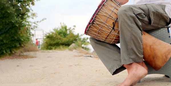Djembé y darbuka: percusión tradicional para marcar el ritmo
