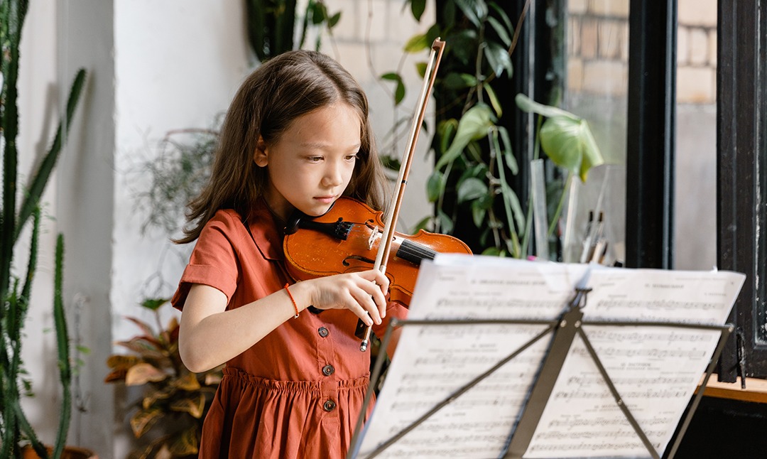 Beneficios de que los niños toquen instrumentos musicales